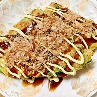 きゃべつ・ニラ・しらすの　大きなお好み焼き